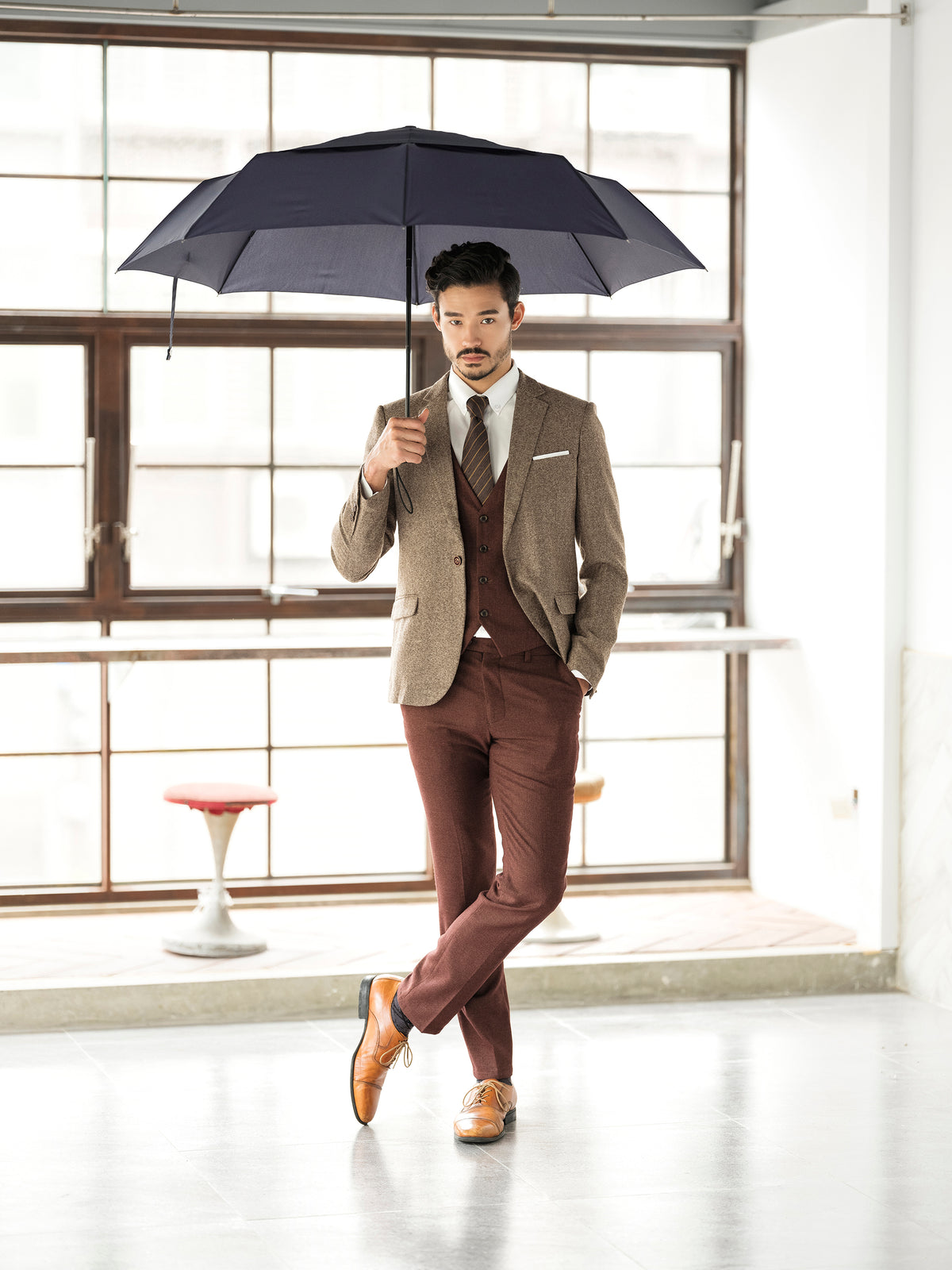 A.Brolly Stonehenge - An umbrella with unique functions